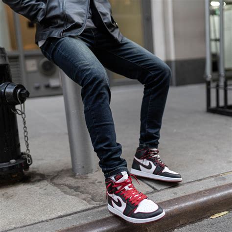 men's jeans with sneakers.